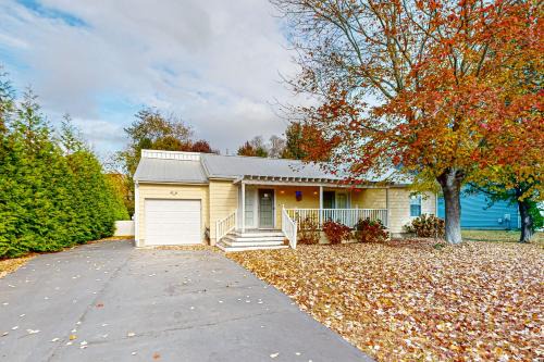 Maplewood Casa | Moose's House - 70 Radcliffe Rd.
