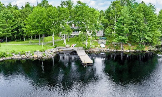 Beaver Cove Casa | Moosehead Lakefront|Hot Tub|Pet Friendly|Private Dock|Fast WIFI|Personal chef