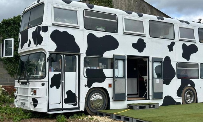 Carlton-in-Cleveland Otro | Mooview- the charming double decker bus