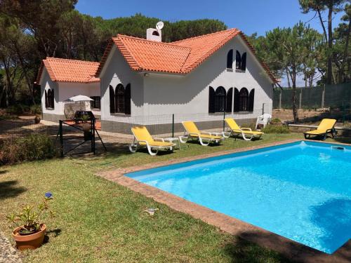 Mucifal Casa | Moradia no Pinhal com Piscina - Espaço e Privacidade para as suas Férias!