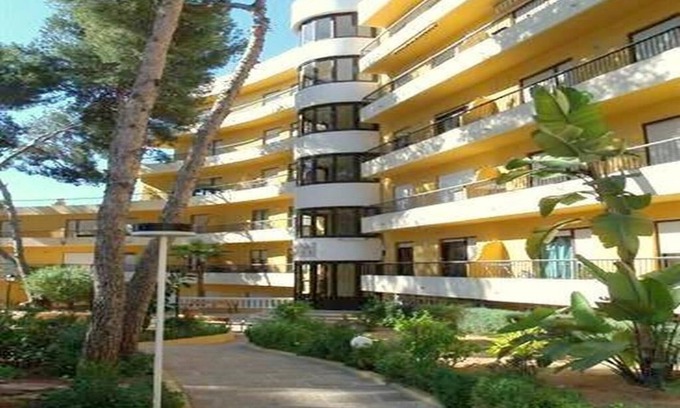 Paichi Apartamento | Moraira Town Centre Apartment with Communal Pool & Gardens.