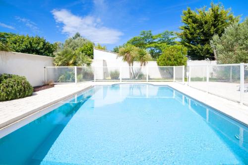 Sainte-Marie-de-Re Casa | "MORANDE" grande maison avec Piscine Chauffée
