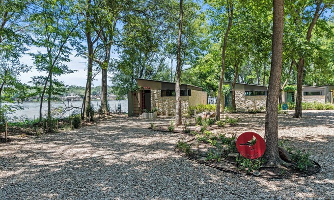Malakoff Cabaña | Mordern, Lakeside Cottage on a Private Peninsula w/ Saltwater Pool, Pickleball