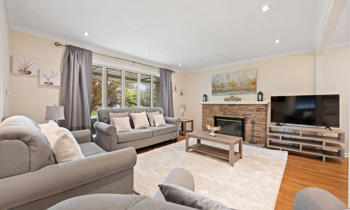Thornhill Casa | More then 30 days booking - 3Bedroom home with nice backyard &Parking