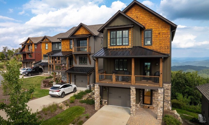Lenoir Casa | Morning Glory at Blue Ridge Mountain Club - Long Range Mtn views!