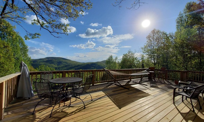 Black Mountain Cabaña | Morning Glory Cottage - Amazing Mountain Views with Total Privacy!