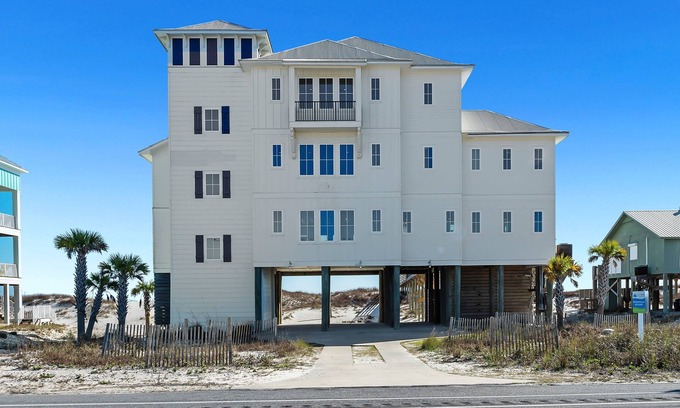 Gulf Shores Casa | Frente a la playa, piscina privada de 6500 pies cuadrados, ascensor, sala de juegos, 'Morning Tide'