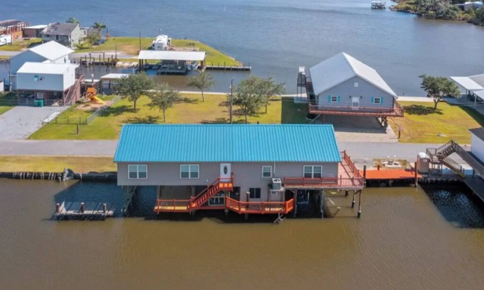 Sulphur Casa | Moss Lake retreat