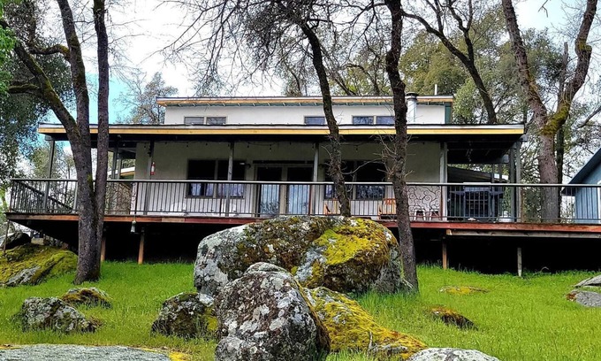 Mariposa Casa | Mossyrock Strawbale House - Near Yosemite & Town