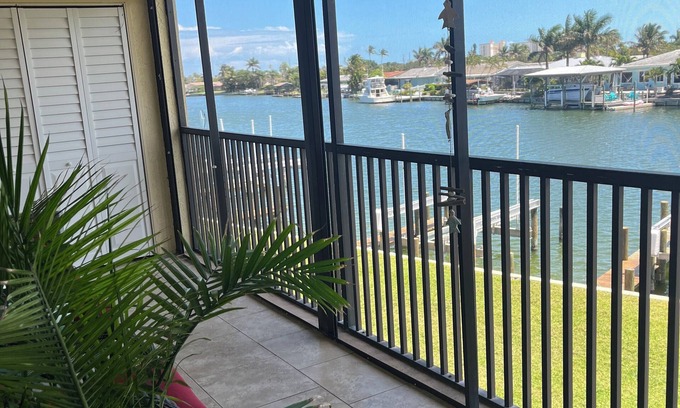 Cocoa Isles Condominio | Most beautiful street and area in Cocoa Beach - Private Boat Pier!