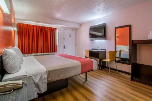 Ashland Hotel | Motel 6-Ashland, OH