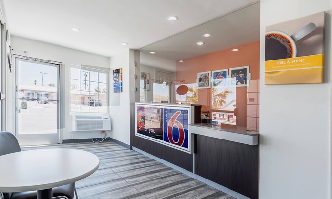Barstow Hotel | Motel 6 Barstow, CA - Route 66