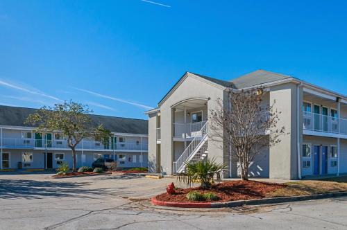 Bay St Louis Hotel | Motel 6-Bay Saint Louis, MS