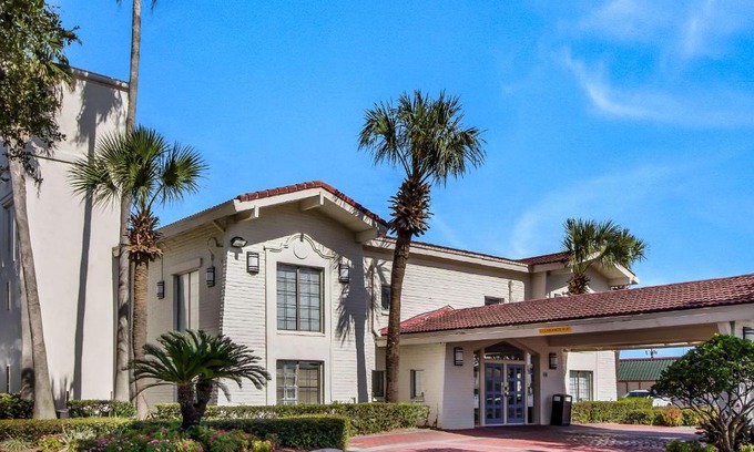 Baytown Hotel | Motel 6-Baytown, TX - Garth Rd