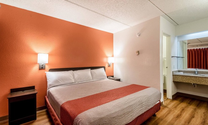 Homewood Hotel | Motel 6 Birmingham, AL