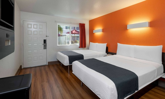 Carpinteria Hotel | Motel 6 Carpinteria, CA - Santa Barbara - South