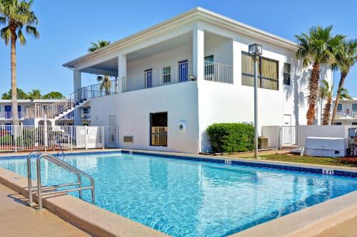 Destin Hotel | Motel 6-Destin, FL