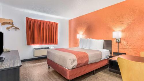 Elk Grove Village Hotel | Motel 6-Elk Grove Village, IL