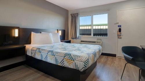 Eureka Hotel | Motel 6-Eureka, CA Redwood Coast