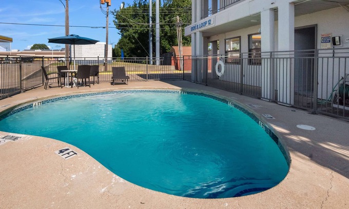 Irving Hotel | Motel 6 Irving, TX - Loop 12