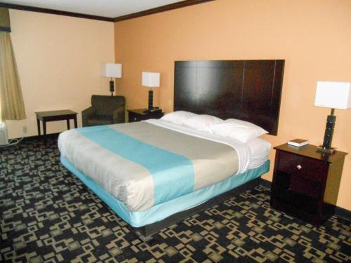Joshua Hotel | Motel 6-Joshua, TX