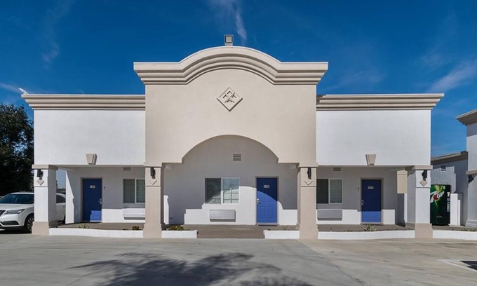 Lomita Hotel | Motel 6 Lomita, CA