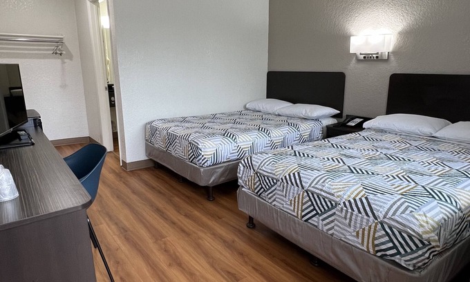Longview Hotel | Motel 6 Longview, TX