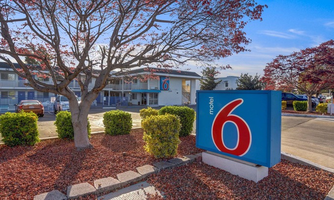 Napa Hotel | Motel 6 Napa, CA
