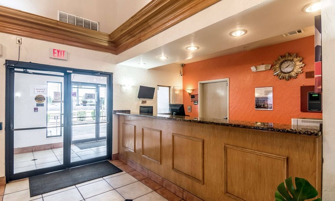 Central Oklahoma City Hotel | Motel 6 Oklahoma City, OK