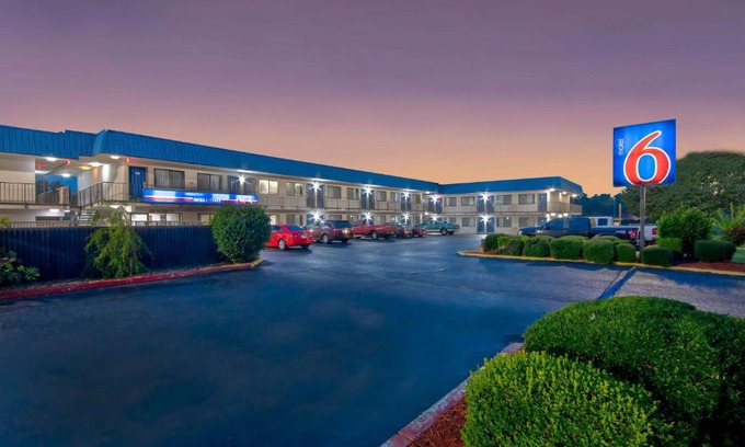 Russellville Hotel | Motel 6-Russellville, AR
