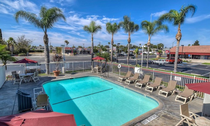 Southwest Anaheim Hotel | Motel 6 Stanton, CA