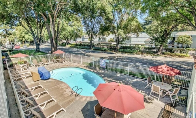 Stockton Hotel | Motel 6 Stockton, CA - North