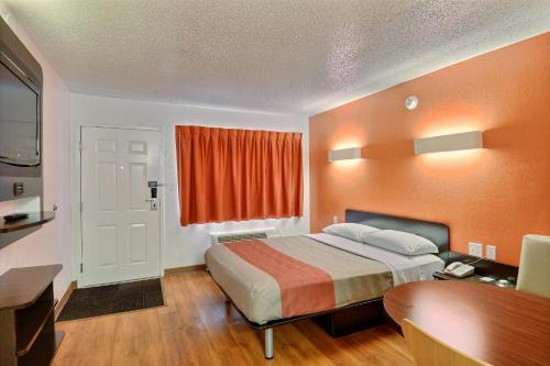 Tewksbury Hotel | Motel 6-Tewksbury, MA - Boston