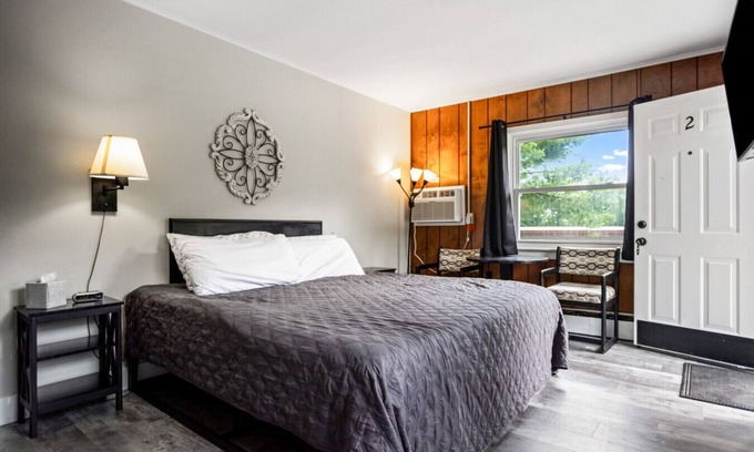 Wellsboro Casa | Motel King Suite | Ground Floor | 2 mi to Canyon