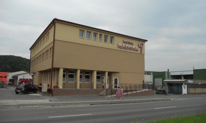 Kralova Hotel | Motel Madona