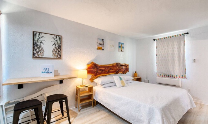 Bridgeport Heights Apartamento | Motel unit 8 · Lovely one bedroom with parking on premise.