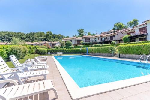 Monte Apartamento | Mother of Pearl House with Lake View Pool