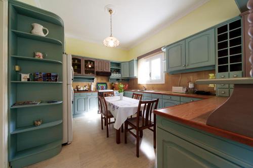 Posidonia Apartamento | Mother's House in syros Aegean sea
