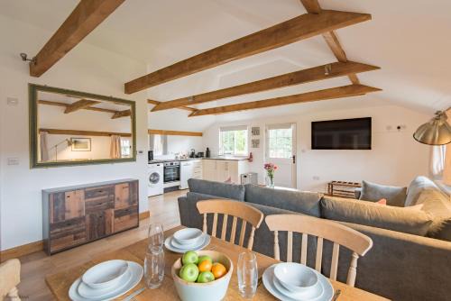 Ewhurst Green Casa | Motor House Loft by Bloom Stays