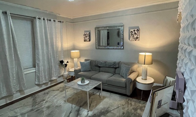 Detroit Apartamento | Motown “Music Lovers” Suite