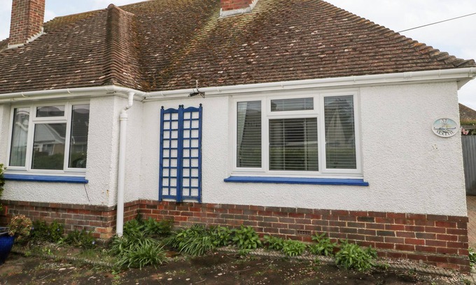 Peacehaven Cabaña | MOUETTE, pet friendly, country holiday cottage in Peacehaven