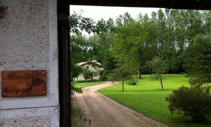 Montceaux Cama Y Desayuno | MOULIN CROZET