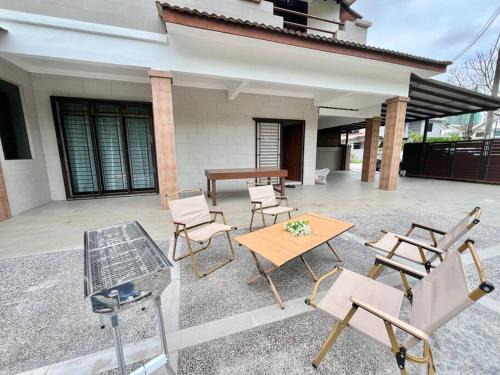 Taman Mount Austin Casa | Mount Austin Landed Corner House 11 pax BBQ Pit Mahjong