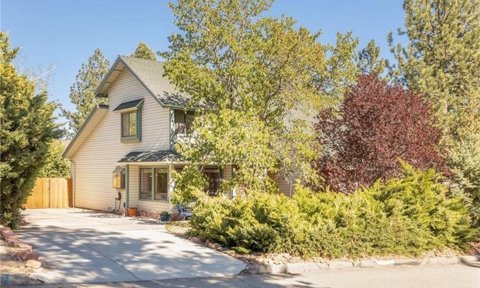 Big Bear City Casa | Mount Bearadise - Located in a beautiful quiet area of Big Bear City! Pool Table and Arcade Games!
