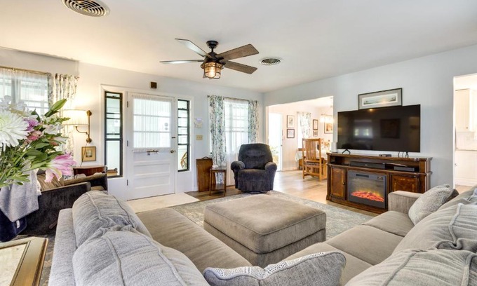Mount Dora Casa | Mount Dora Tropical Escape Steps to Lake Gertrude
