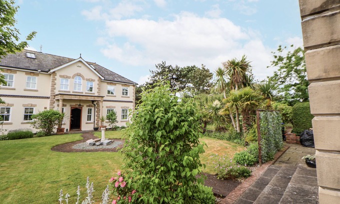 Meliden Cabaña | MOUNT HOUSE, family friendly, character holiday cottage in Dyserth