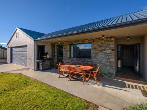 Wanaka Casa | Mount Iron Magic - Wanaka Holiday Home