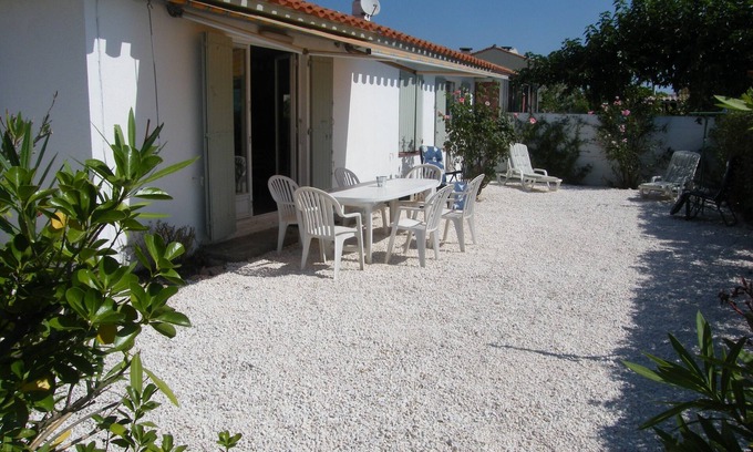 Pollestres Villa | Montar en marzo, tranquilo, entre mar y montaña
