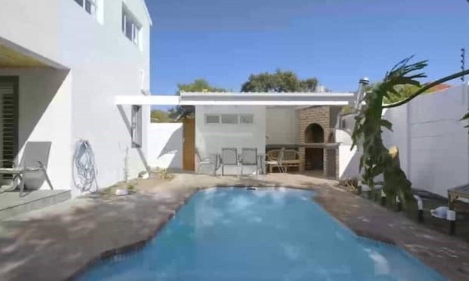 Constantia Casa | Mount View. Luxury 3 bed villa with pool