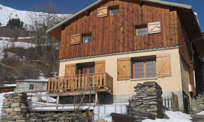 Novallay Chalet De Esquí | Chalet de montaña en entorno natural.